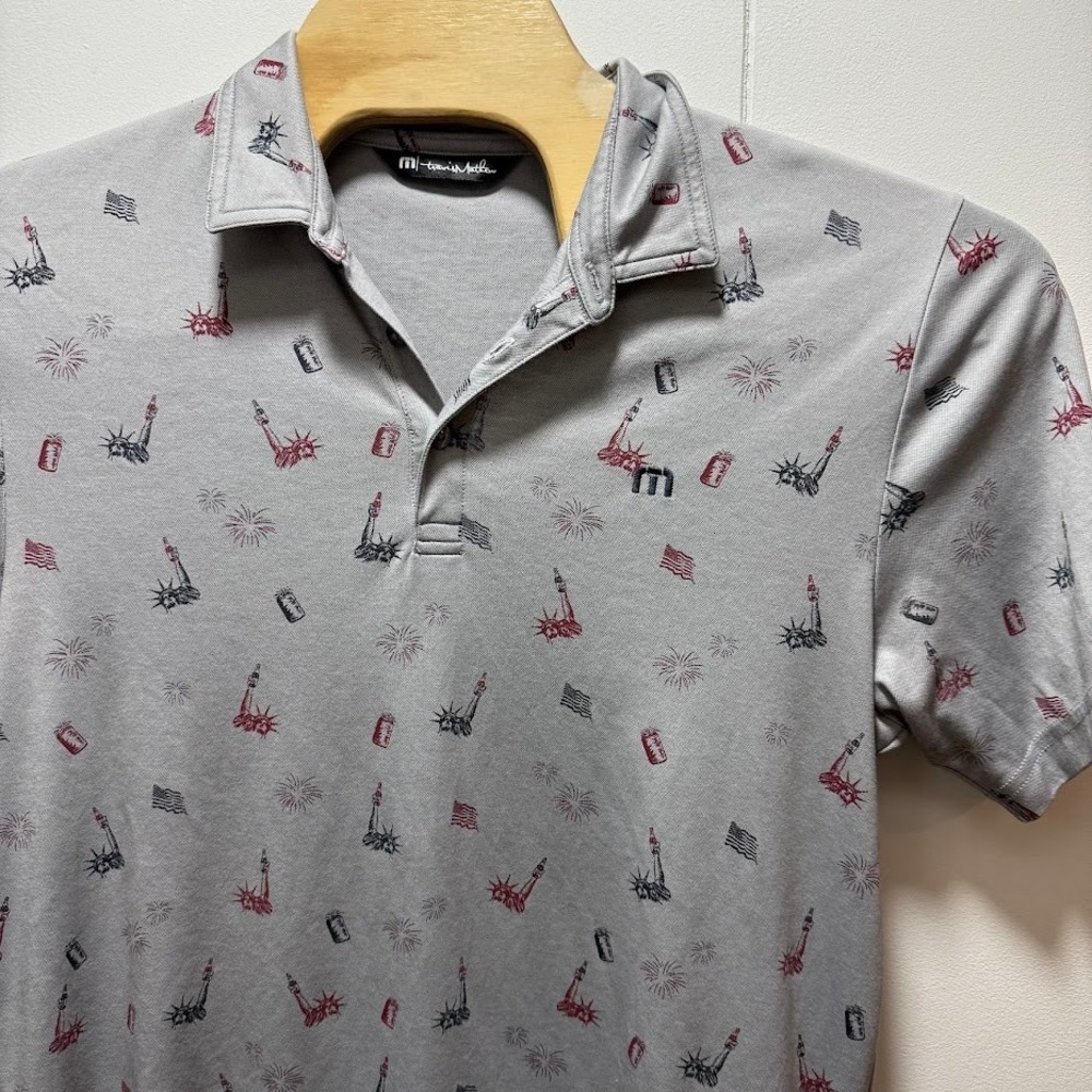 Travis Mathew Men's Gray Statue of Liberty Firework Print Golf Polo Shirt Size L - Picture 2 of 7